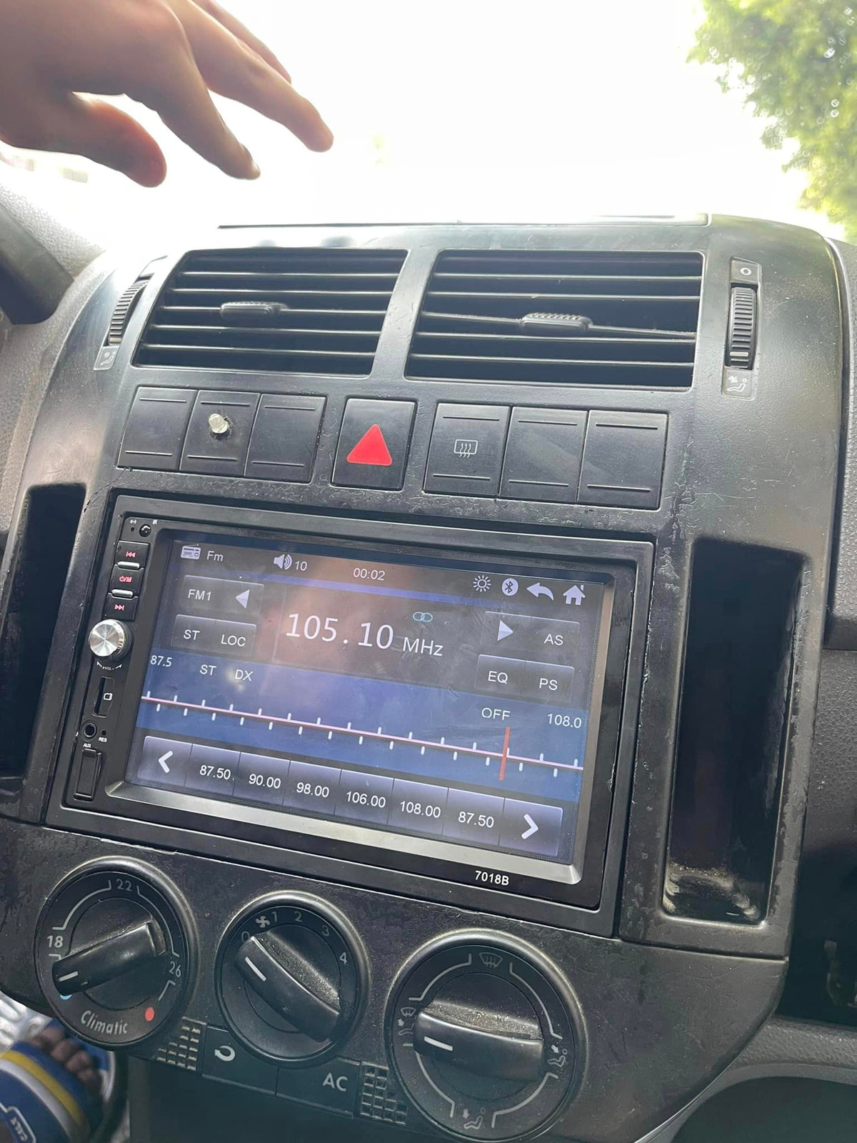 DVD Mp5 Auto-radio écran tactile 7 Pouce Bleutooth. USB AUX .CARD SD. Standard