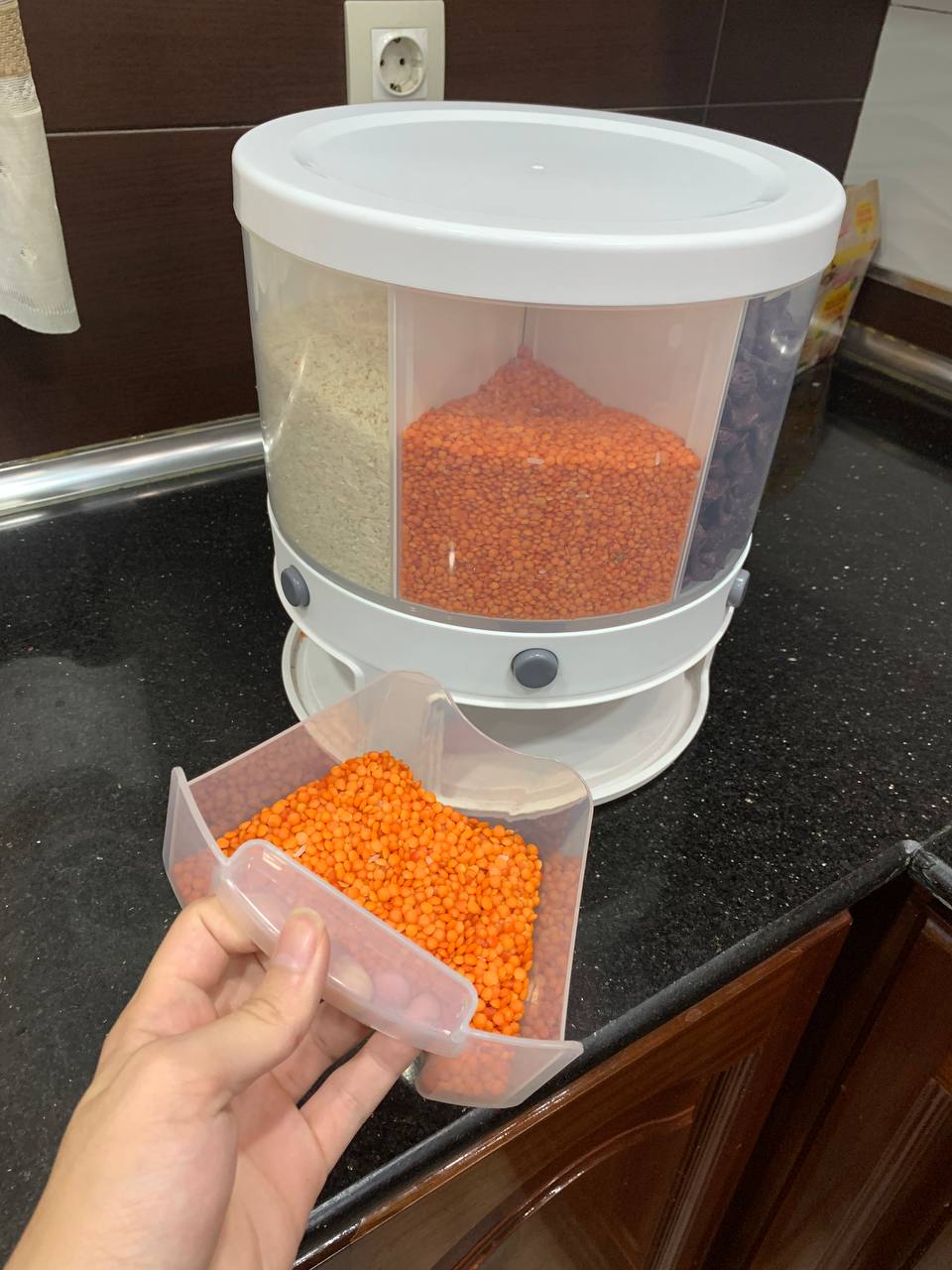 Distributeur de nourriture e récipient de stockage de céréales rotatif – حامل حبوب قابل للدوران