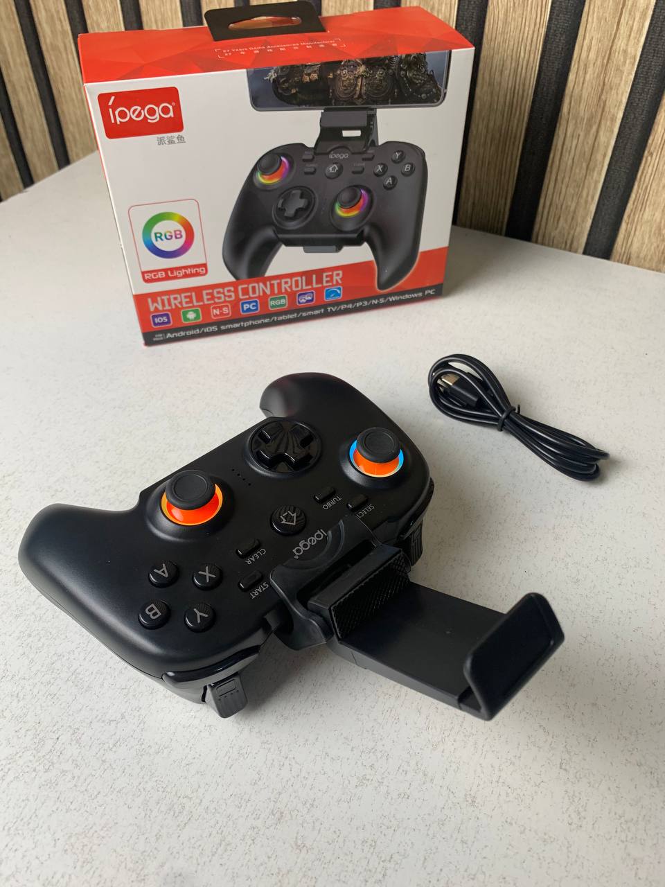 Manette de jeu sans fil IPEGA PG-9115 avec poignets lumineux RGB - يد تحكم لاسلكية